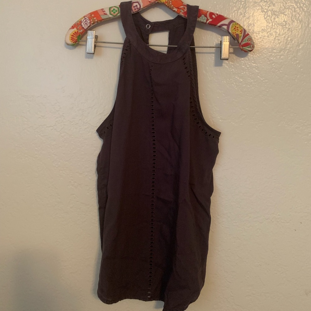 Cloth and stone tank